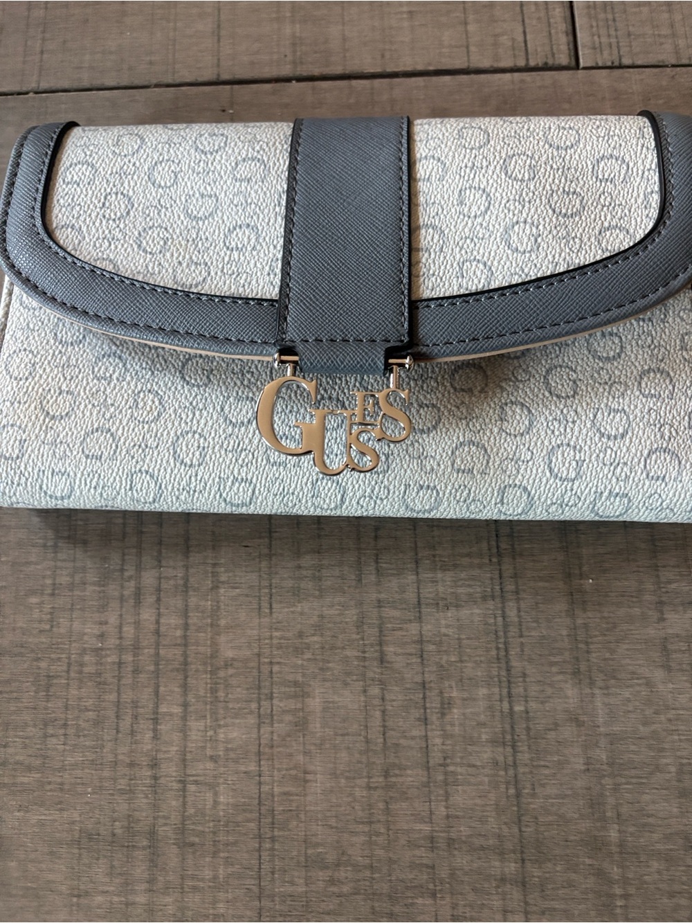 ♠️5/$25♠️Guess Trifold Wallet in White & Grey-Silver Charm Logo-Never Used